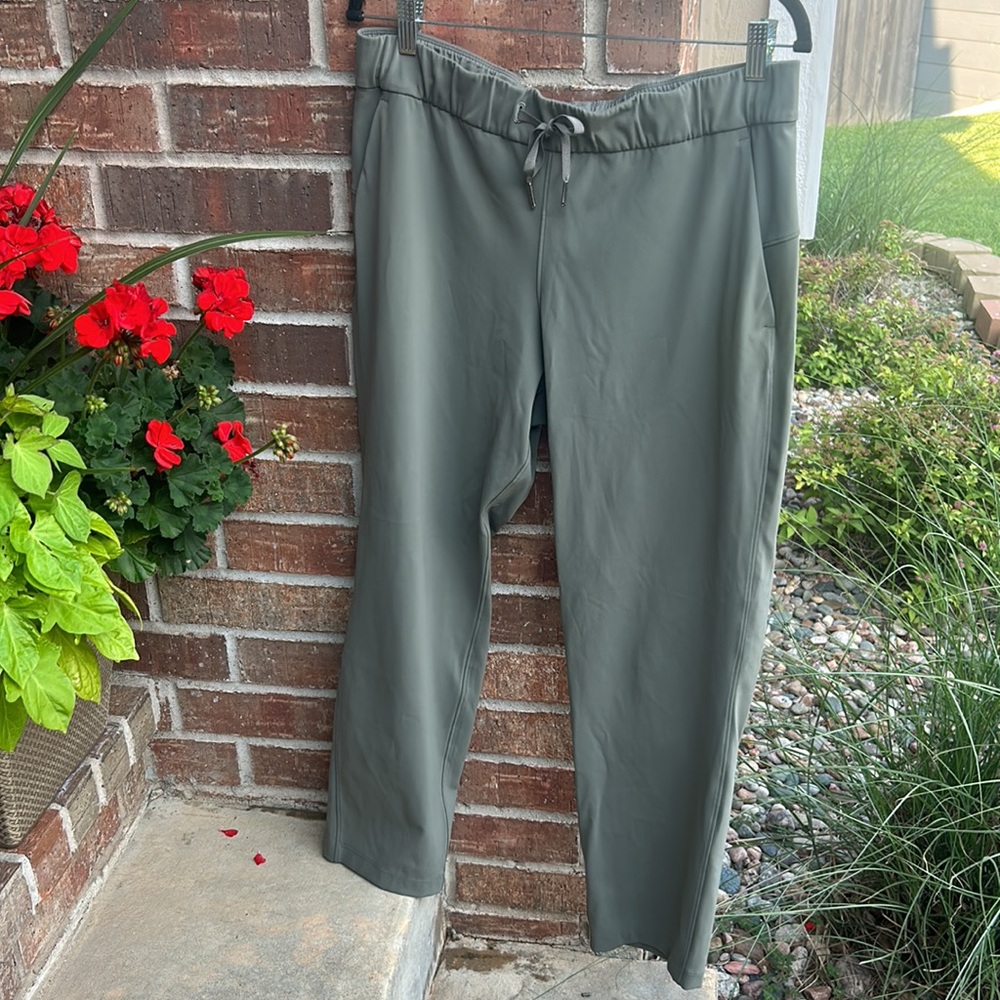 LULULEMON Ladies 10 Olive 🫒 On the go open jogger pants - Picture 4 of 9